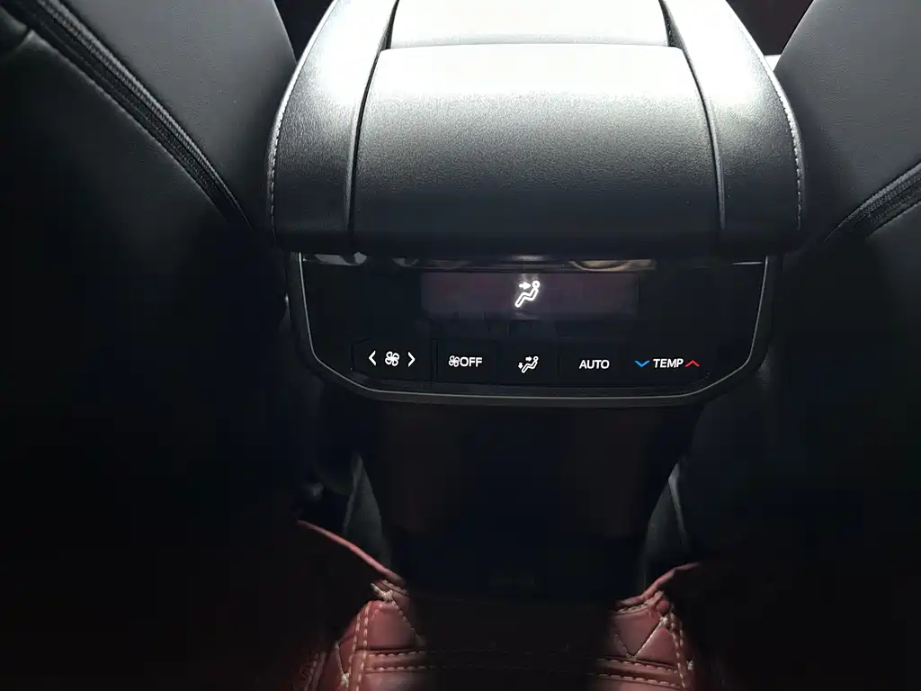 Toyota Crown Kluger — фото 14