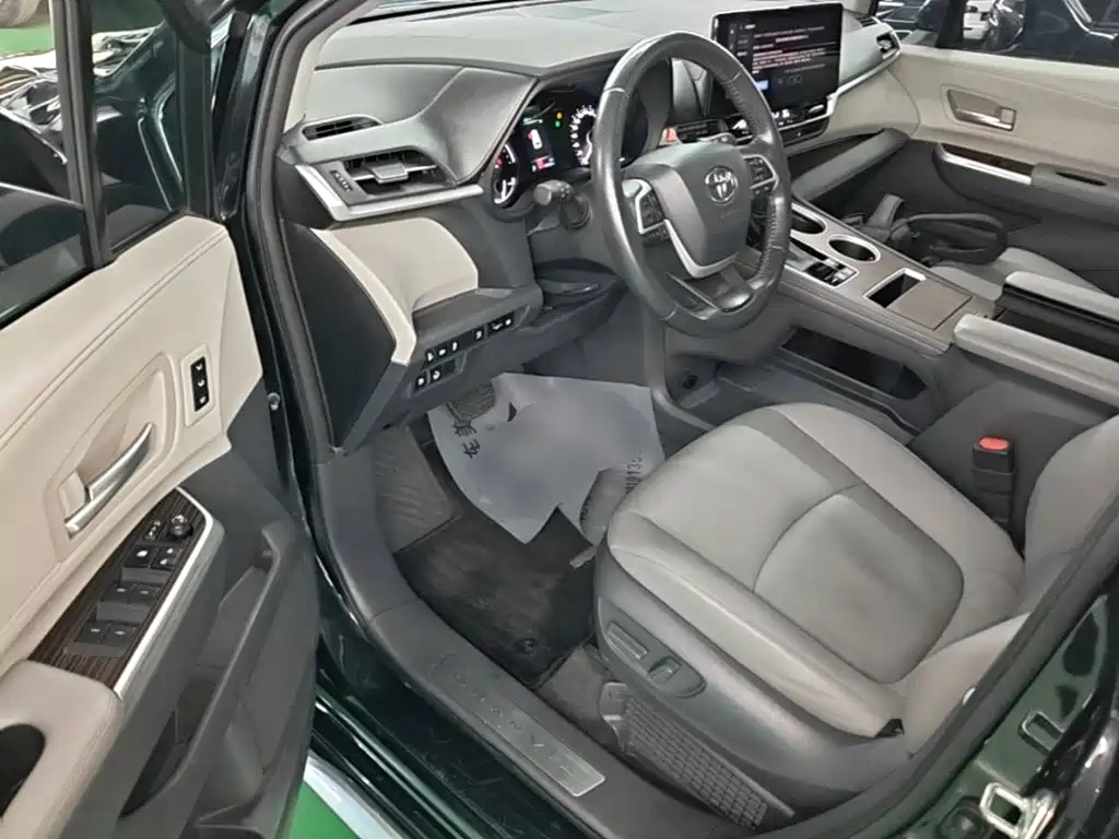 Toyota Granvia — фото 15