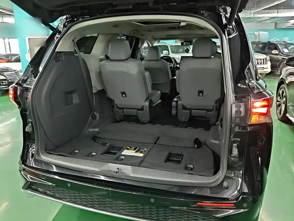 Toyota Granvia — фото 18