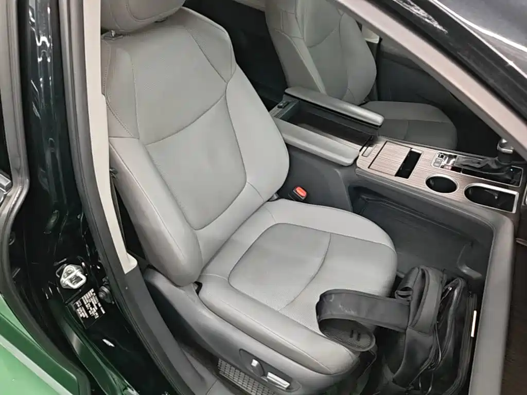 Toyota Granvia — фото 24