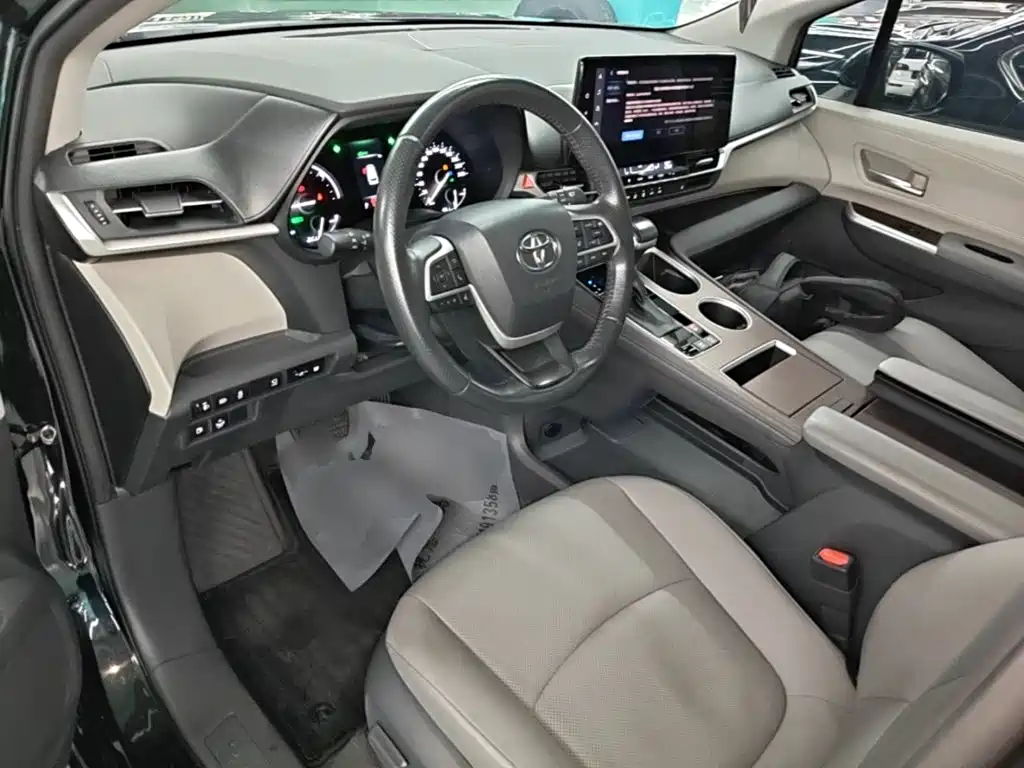 Toyota Granvia — фото 9