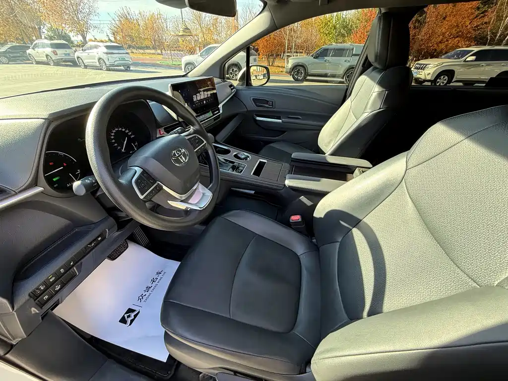 Toyota Granvia — фото 4