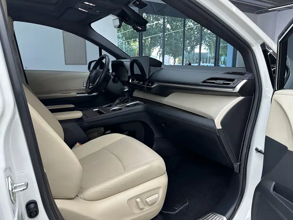 Toyota Granvia — фото 13