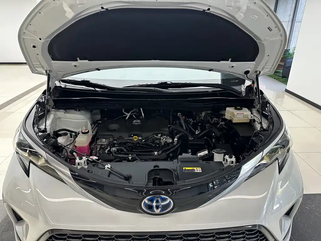 Toyota Granvia — фото 15
