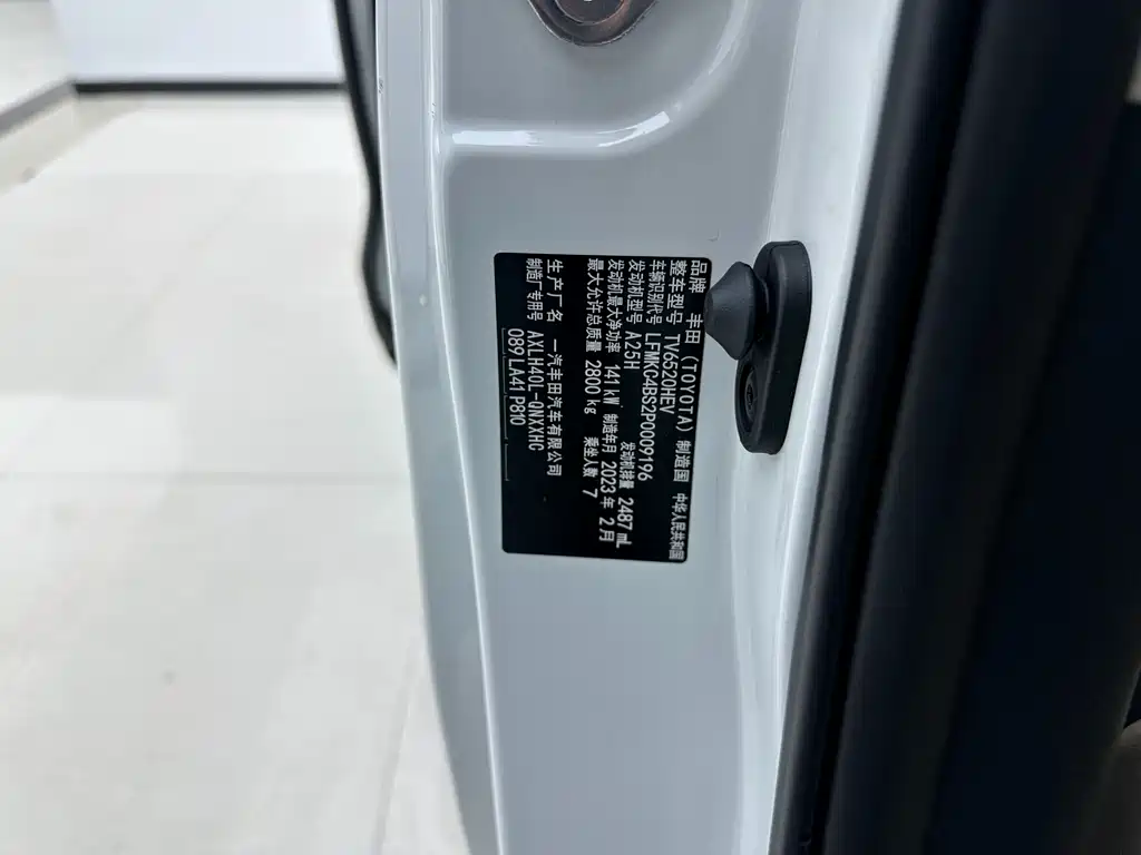 Toyota Granvia — фото 21
