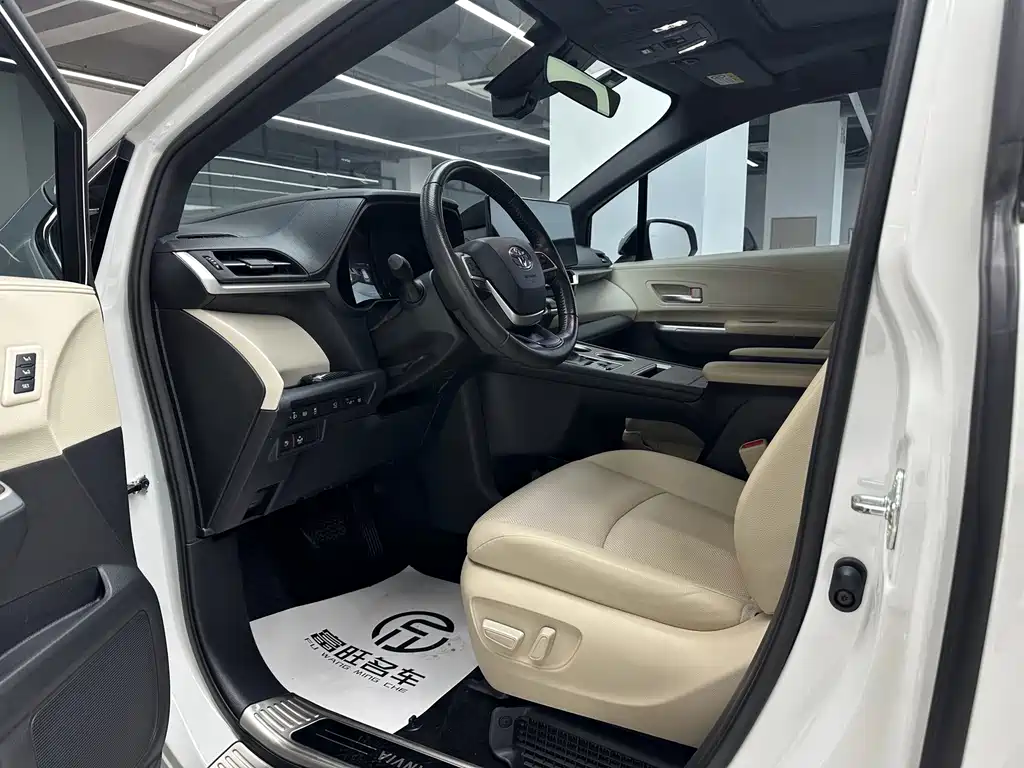 Toyota Granvia — фото 4