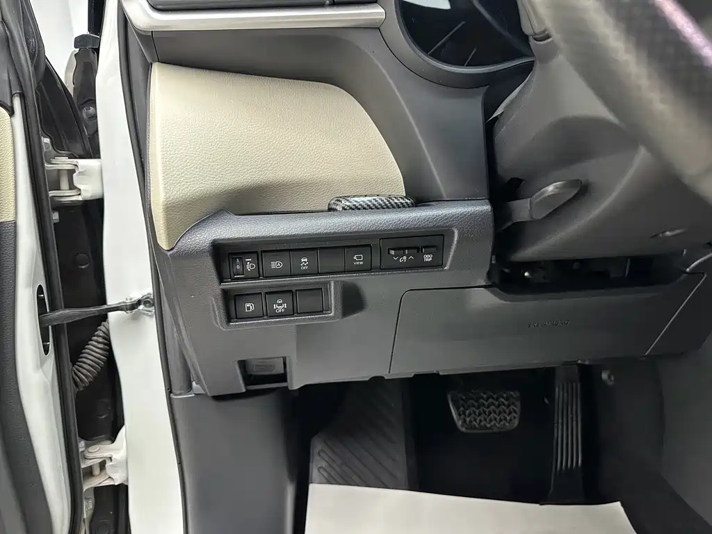 Toyota Granvia — фото 6