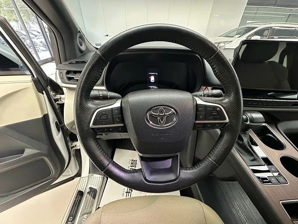 Toyota Granvia — фото 7