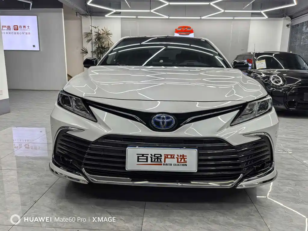 Toyota Camry — фото 3