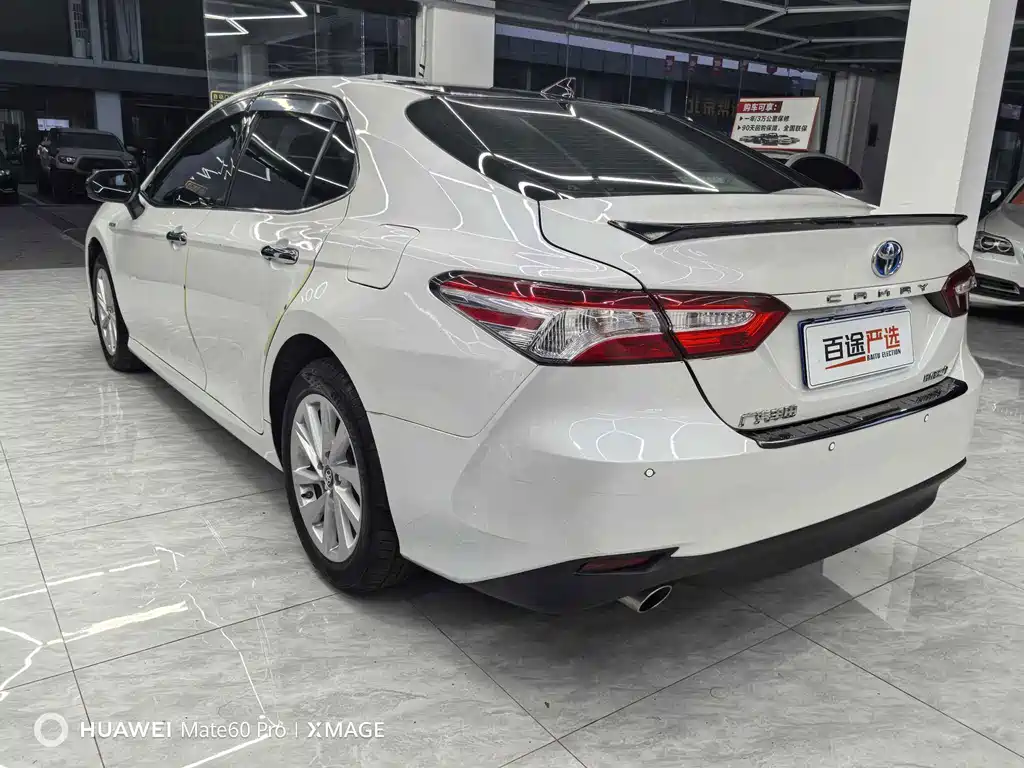 Toyota Camry — фото 4