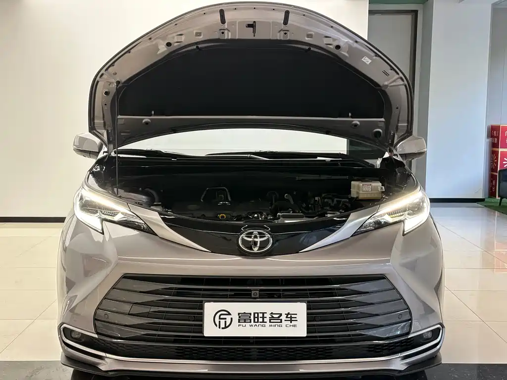 Toyota Sienna — фото 5