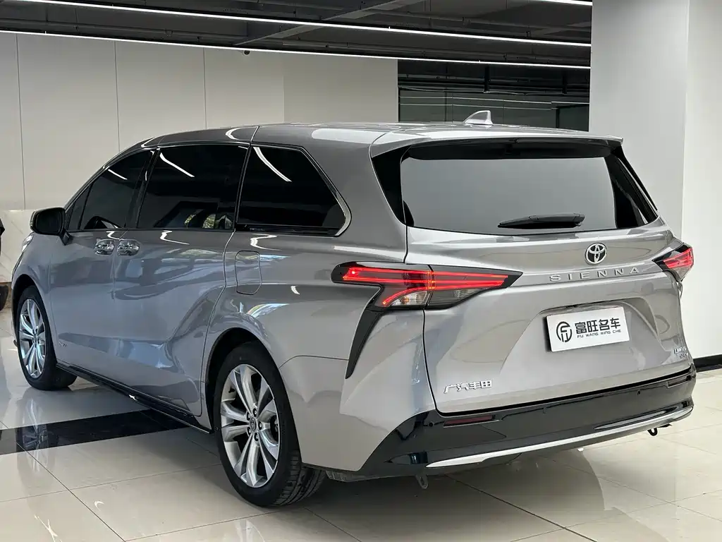 Toyota Sienna — фото 6
