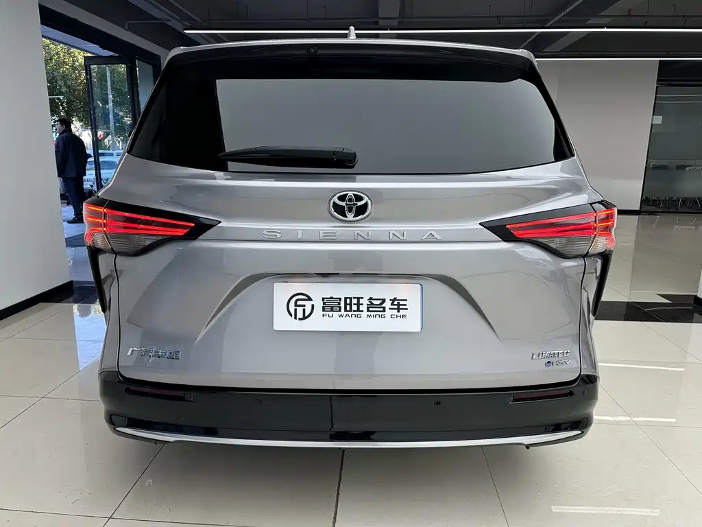 Toyota Sienna — фото 8