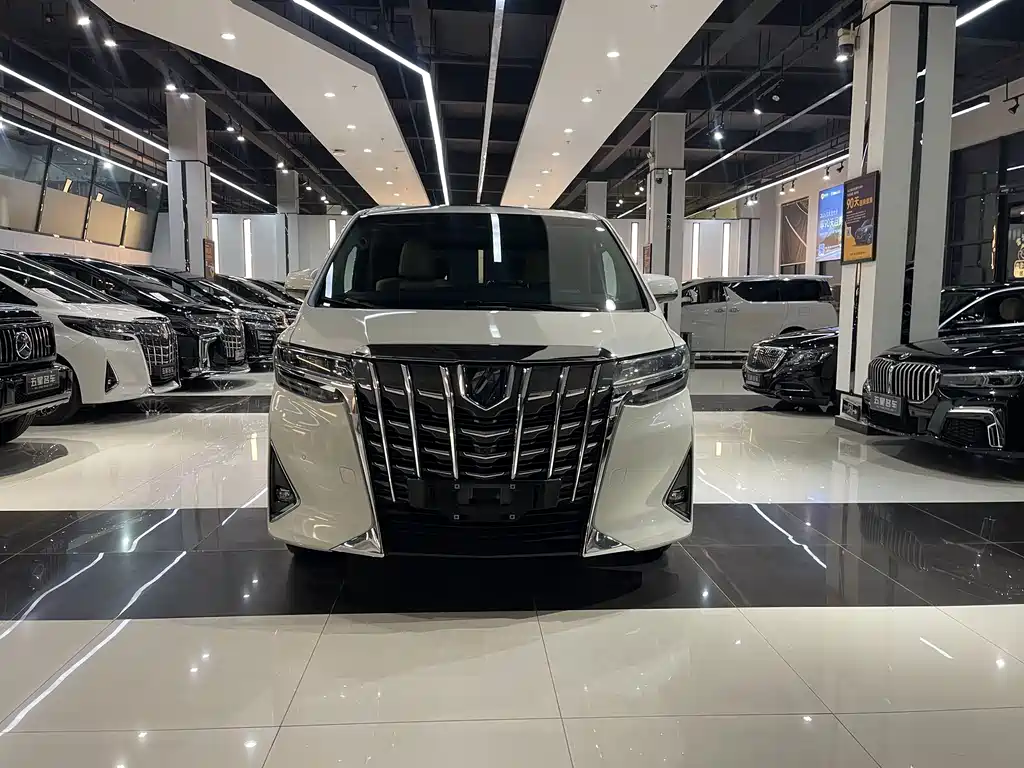 Toyota Alphard — фото 2