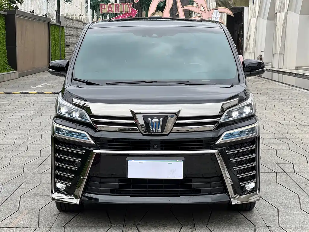 Toyota Vellfire — фото 2
