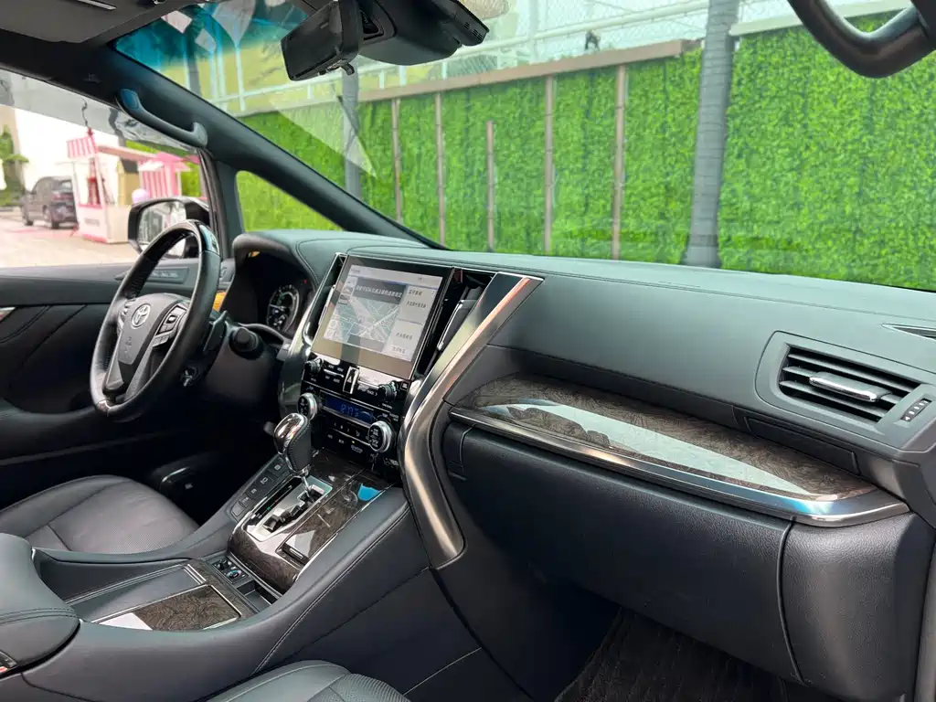 Toyota Vellfire — фото 11