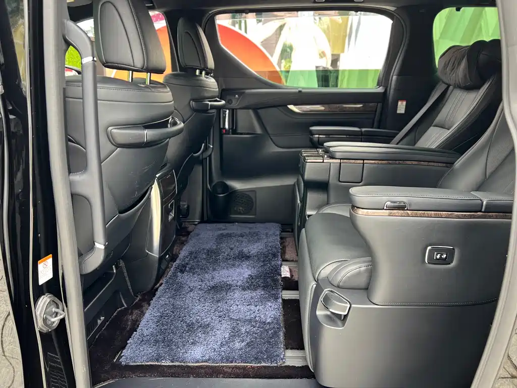 Toyota Vellfire — фото 14