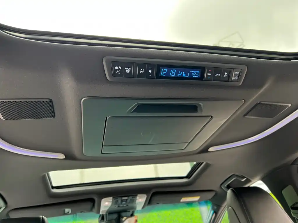 Toyota Vellfire — фото 22