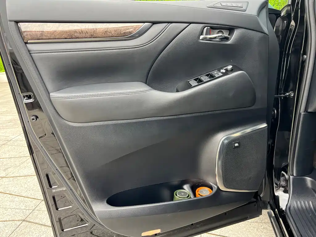 Toyota Vellfire — фото 23