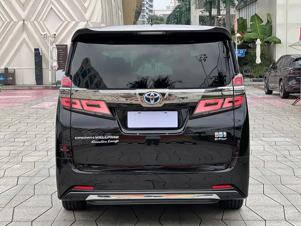 Toyota Vellfire — фото 5
