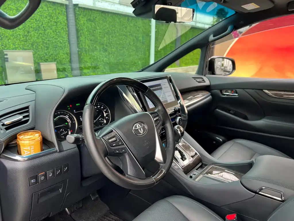 Toyota Vellfire — фото 9