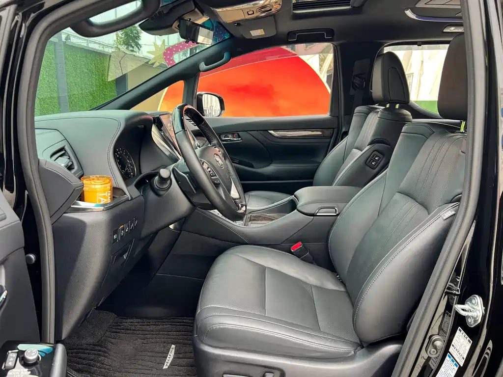 Toyota Vellfire — фото 10