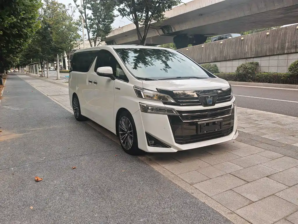 Toyota Vellfire — фото 2