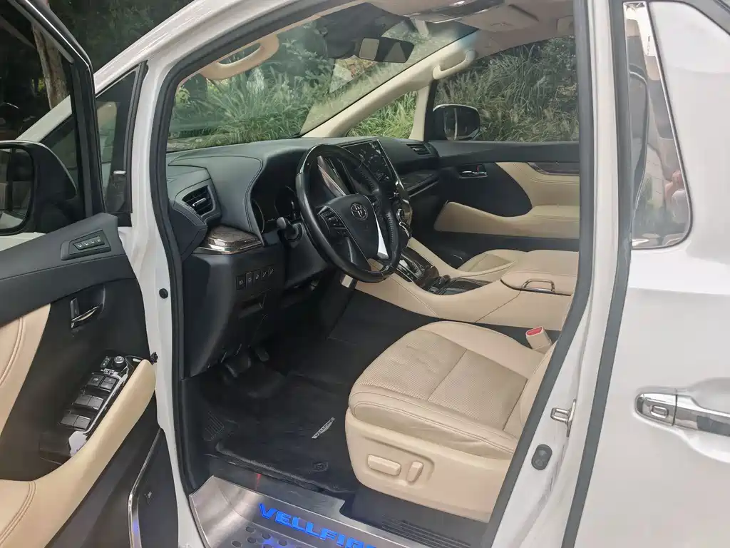 Toyota Vellfire — фото 4