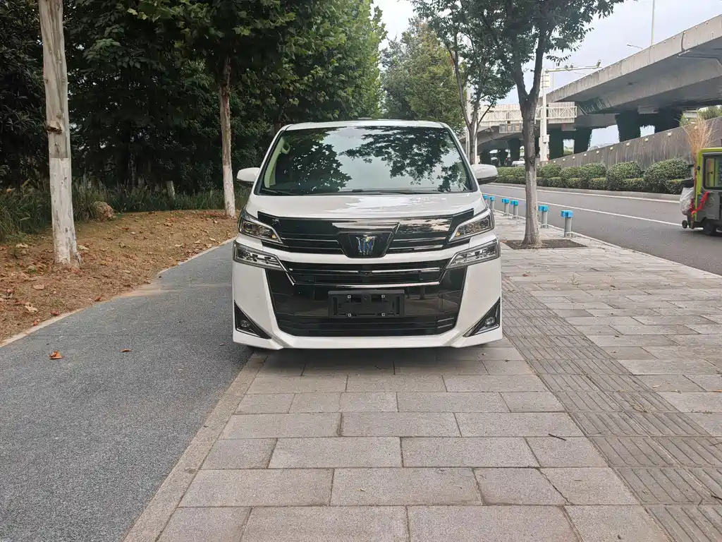 Toyota Vellfire — фото 6