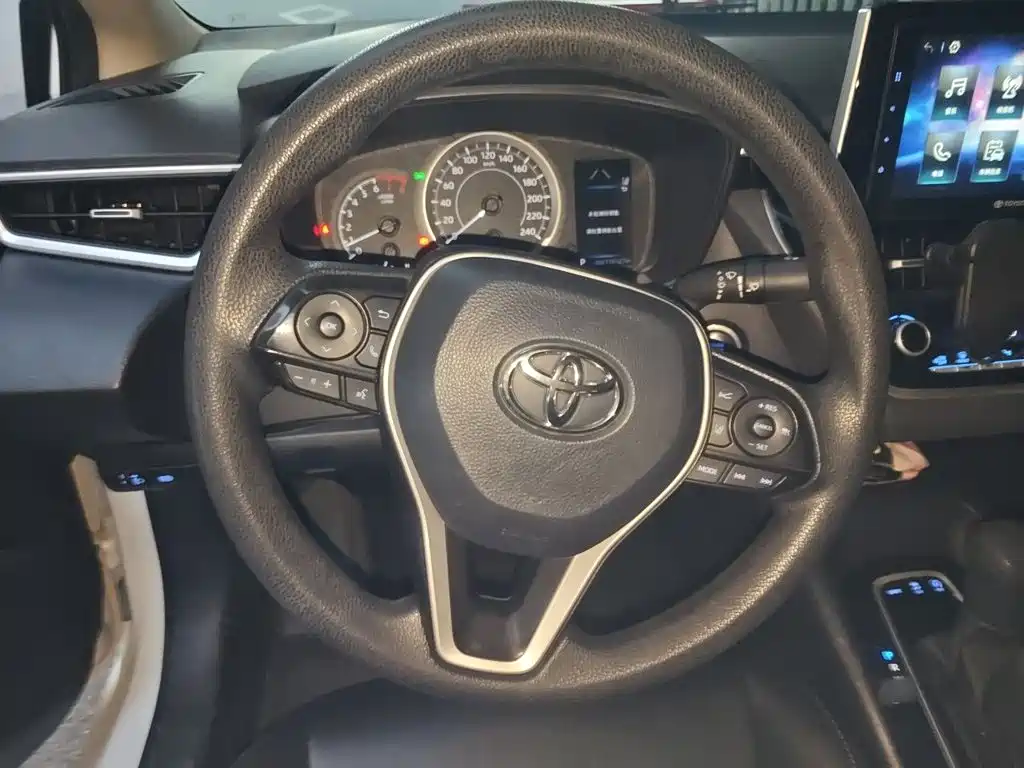 Toyota Corolla — фото 11