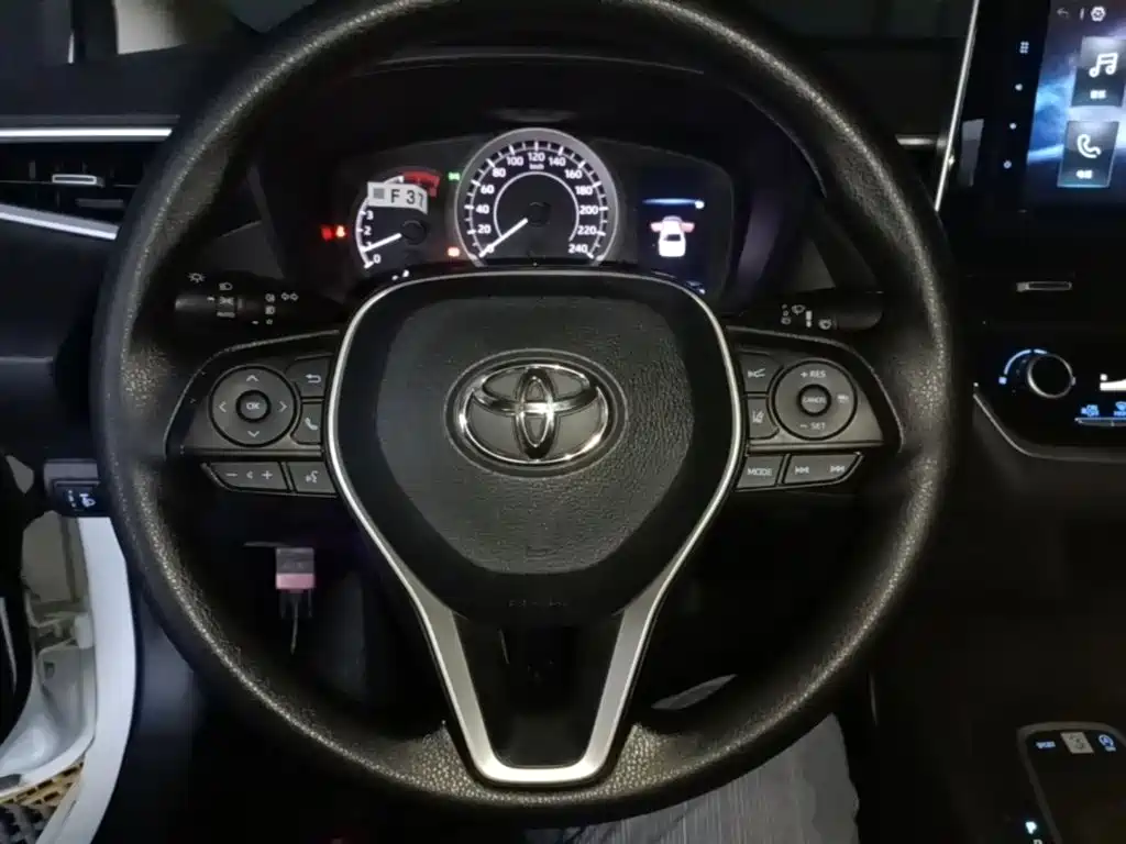 Toyota Corolla — фото 10