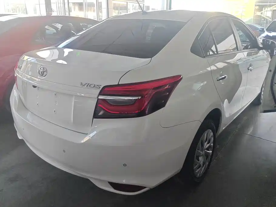 Toyota Vios — фото 3