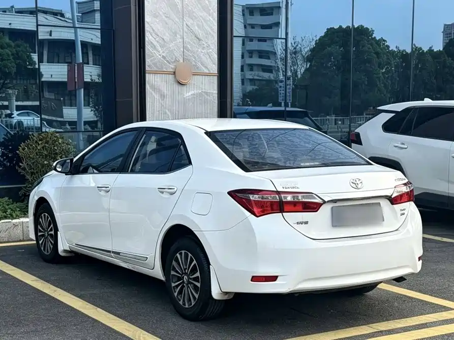 Toyota Corolla — фото 4