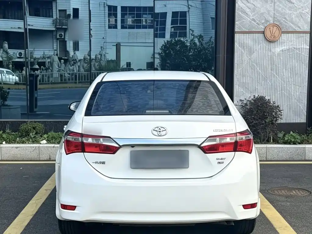 Toyota Corolla — фото 5