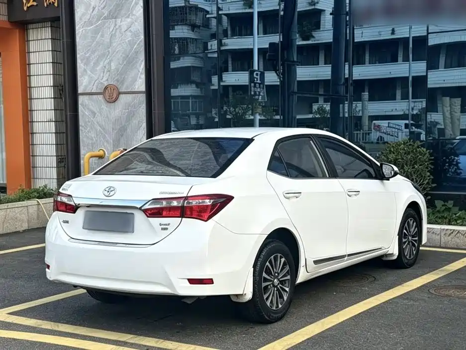 Toyota Corolla — фото 6