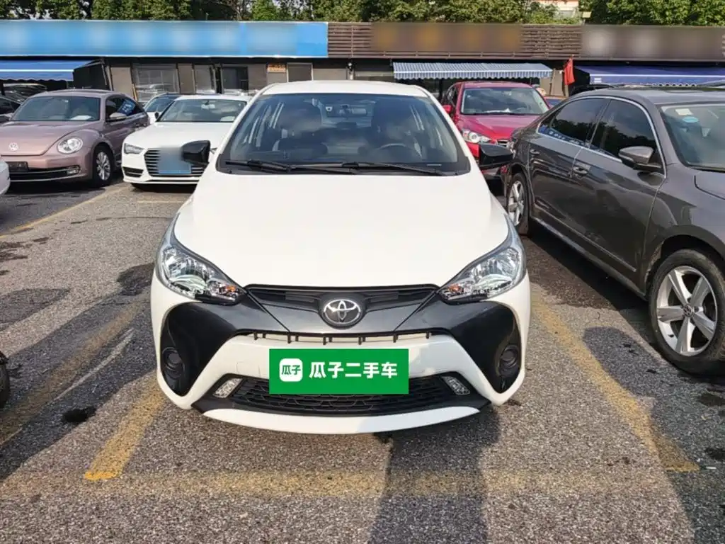Toyota Yaris L — фото 2