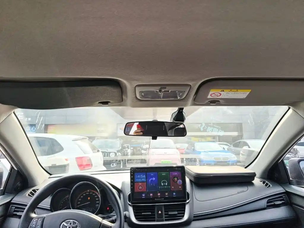 Toyota Yaris L — фото 17