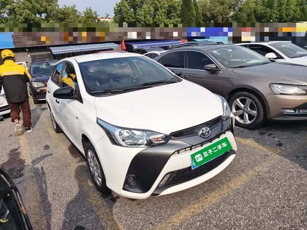 Toyota Yaris L — фото 3