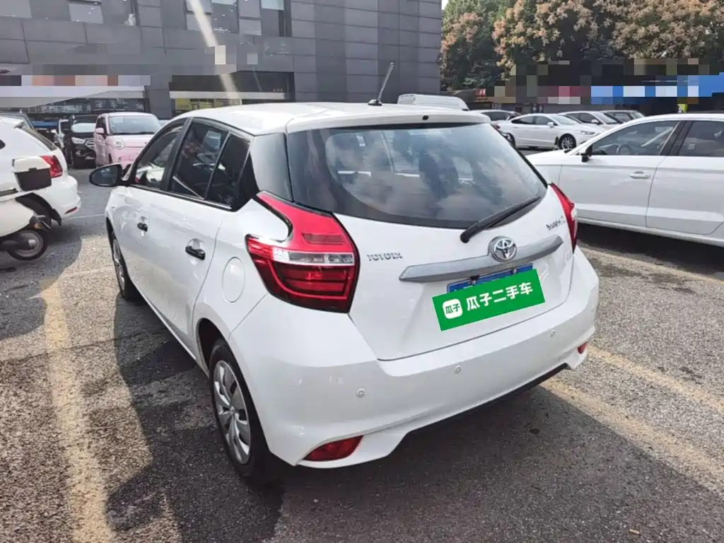Toyota Yaris L — фото 4