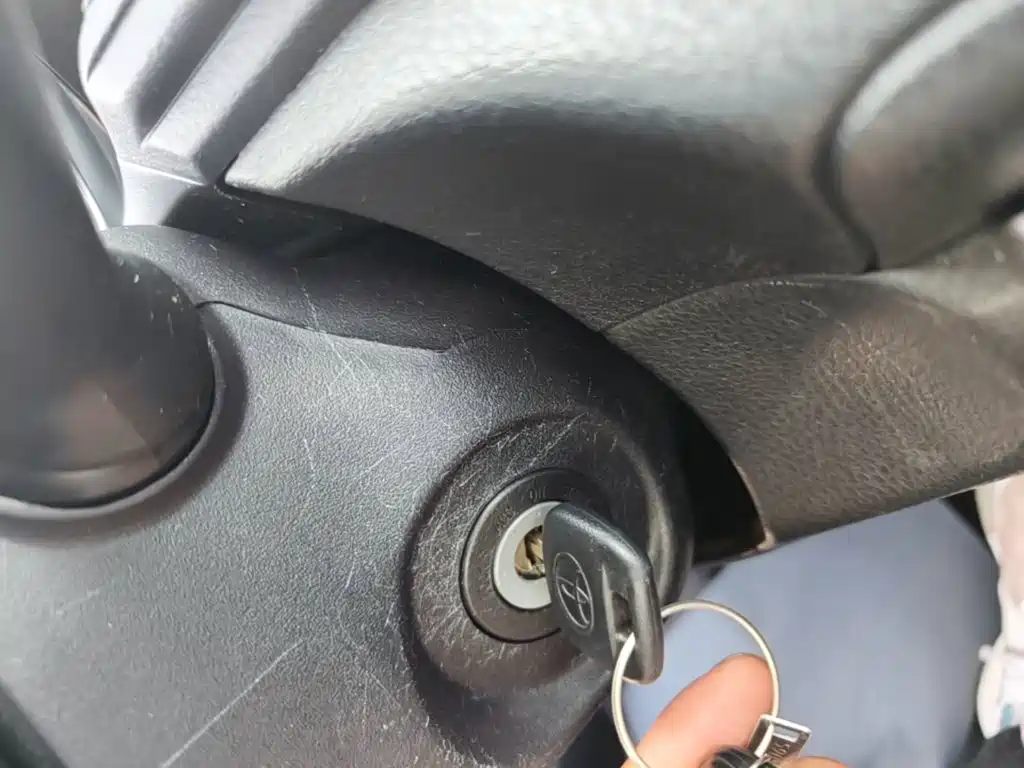 Toyota Yaris L — фото 8