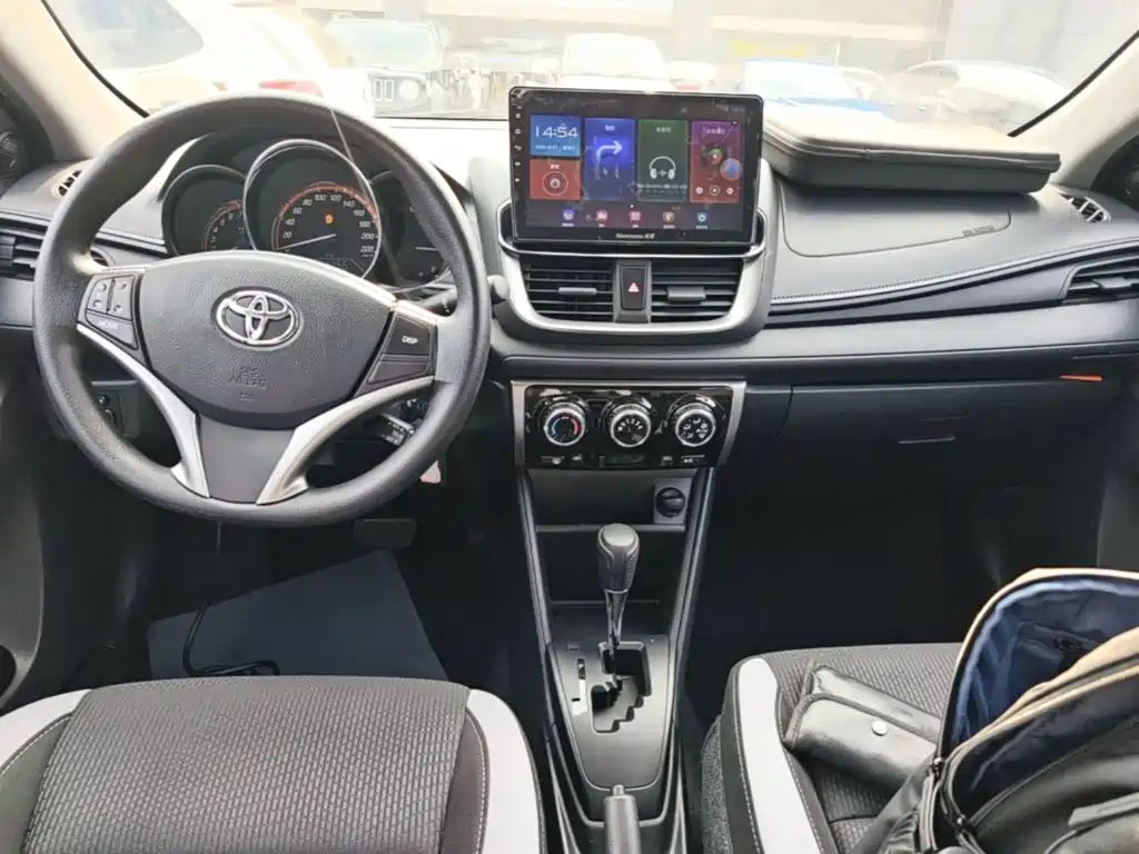 Toyota Yaris L — фото 9