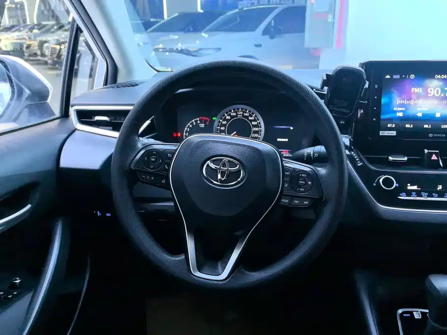 Toyota Corolla — фото 15