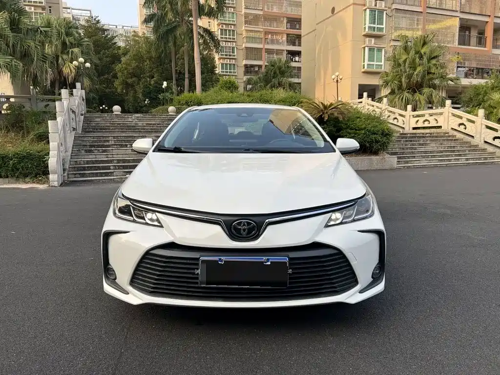 Toyota Corolla — фото 2