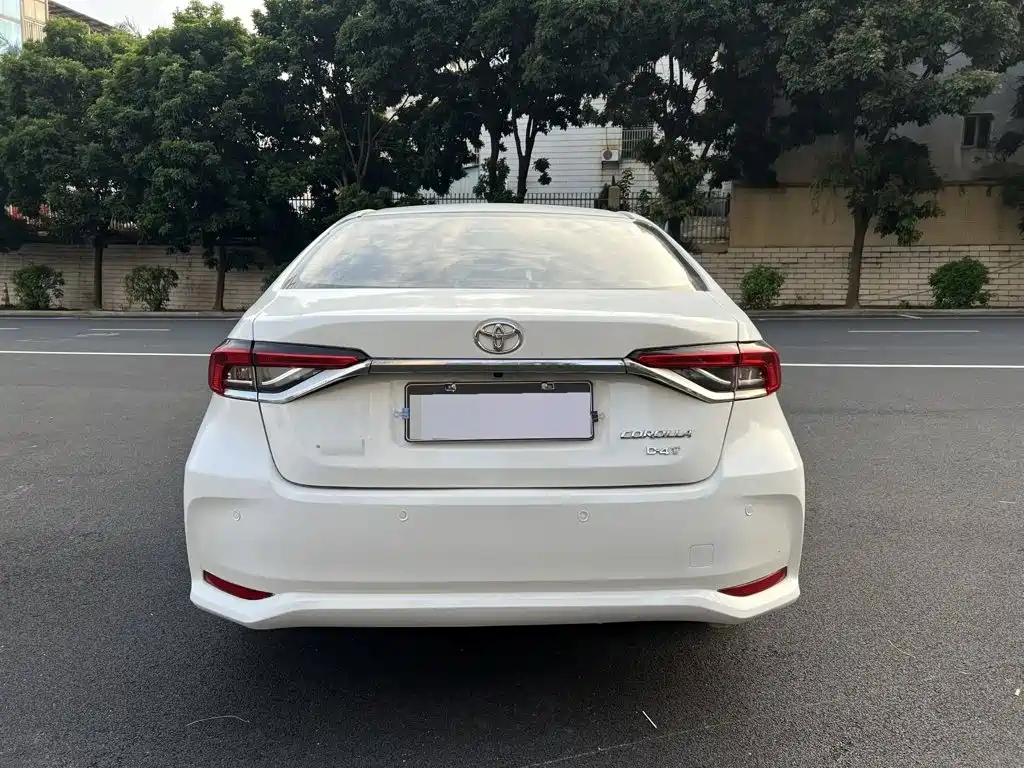 Toyota Corolla — фото 8