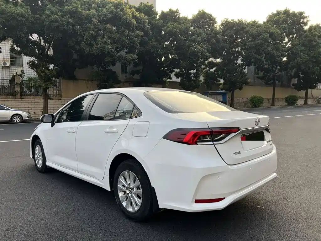 Toyota Corolla — фото 9