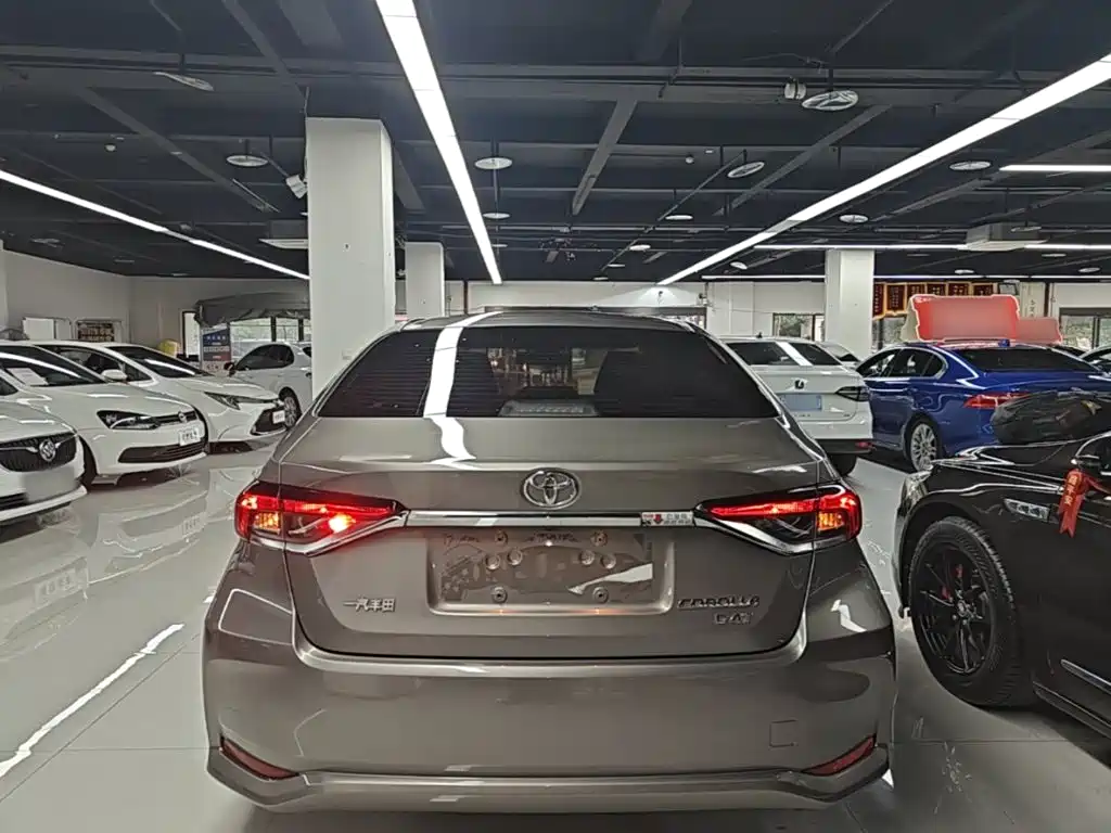 Toyota Corolla — фото 5