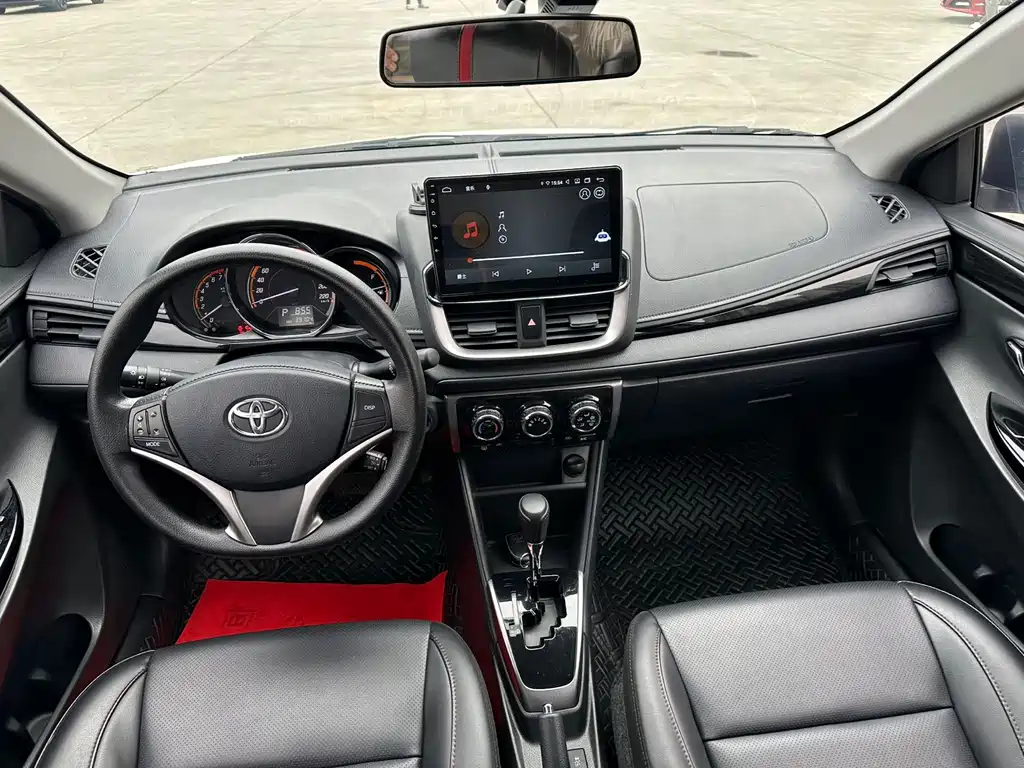 Toyota Yaris L — фото 17