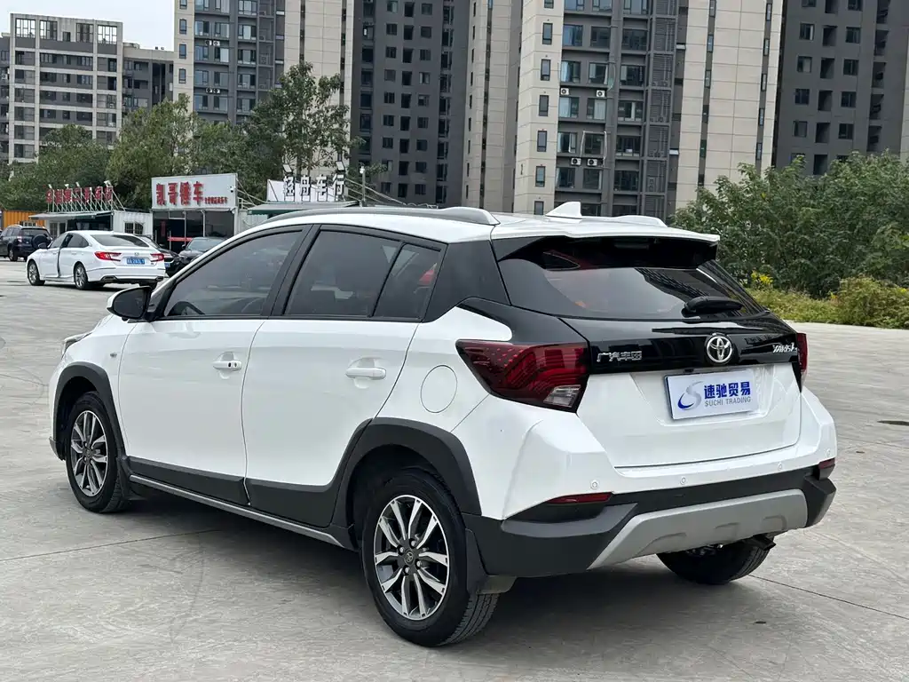Toyota Yaris L — фото 4