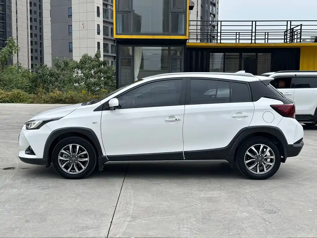 Toyota Yaris L — фото 7