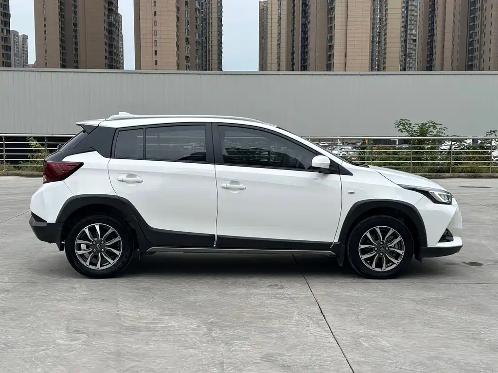Toyota Yaris L — фото 8